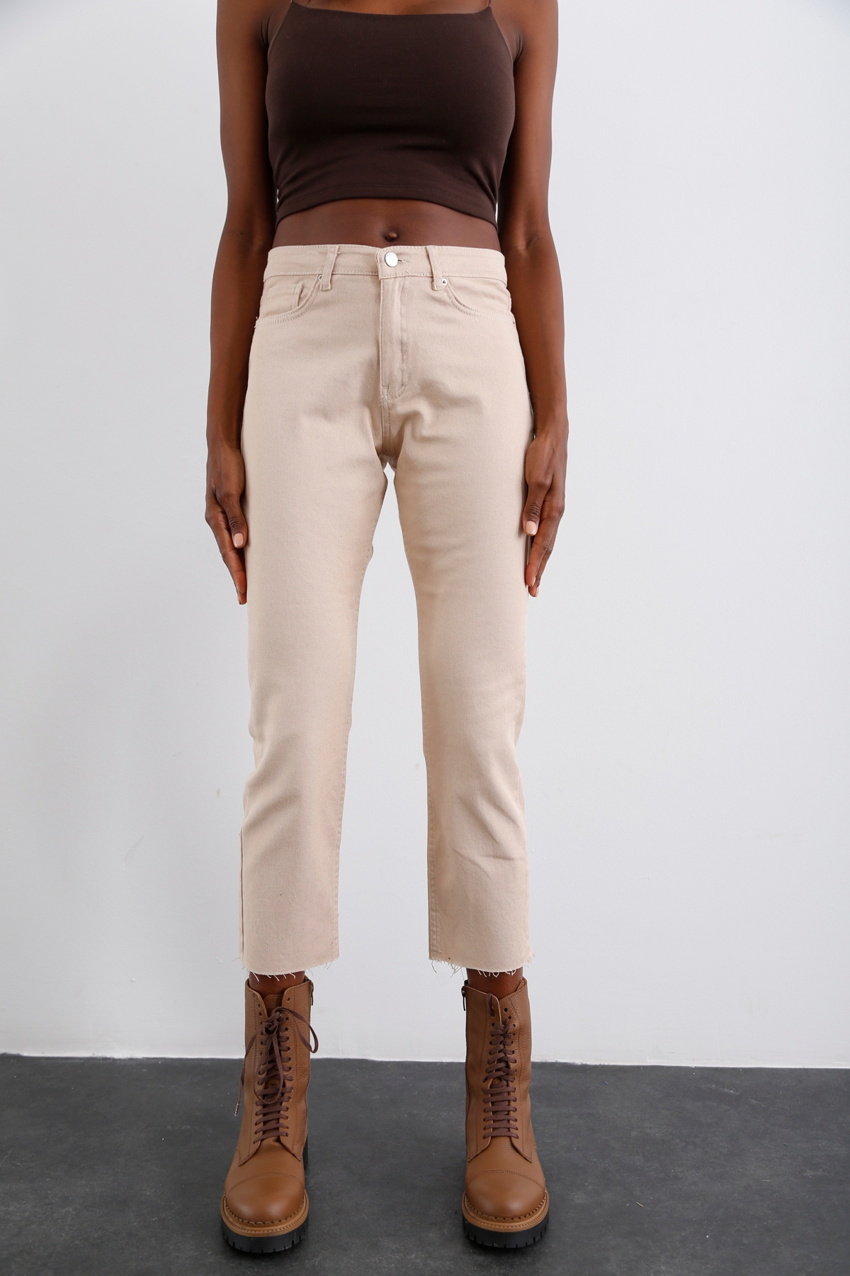 Bej Yüksek Bel Kesik Paça Boyfit Jean 
