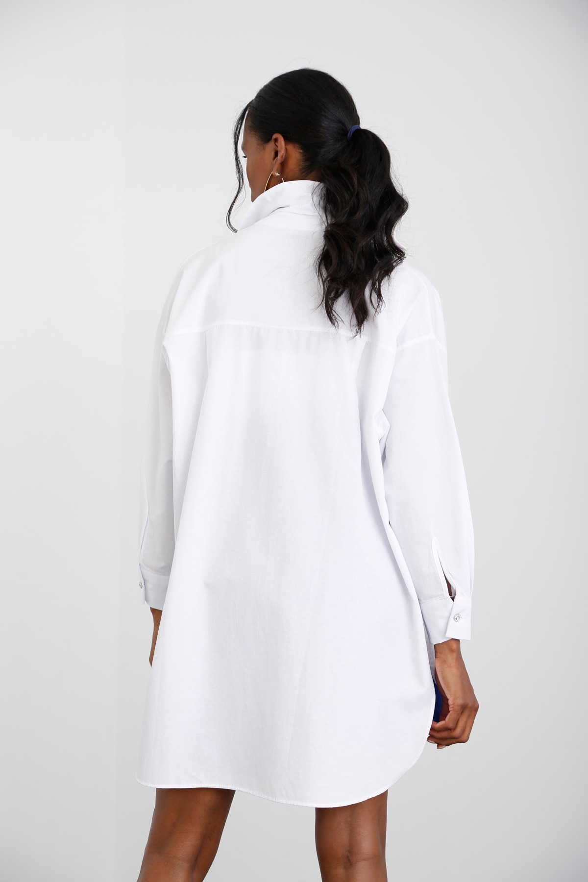 Beyaz Arkası Uzun Oversize Gömlek 00304