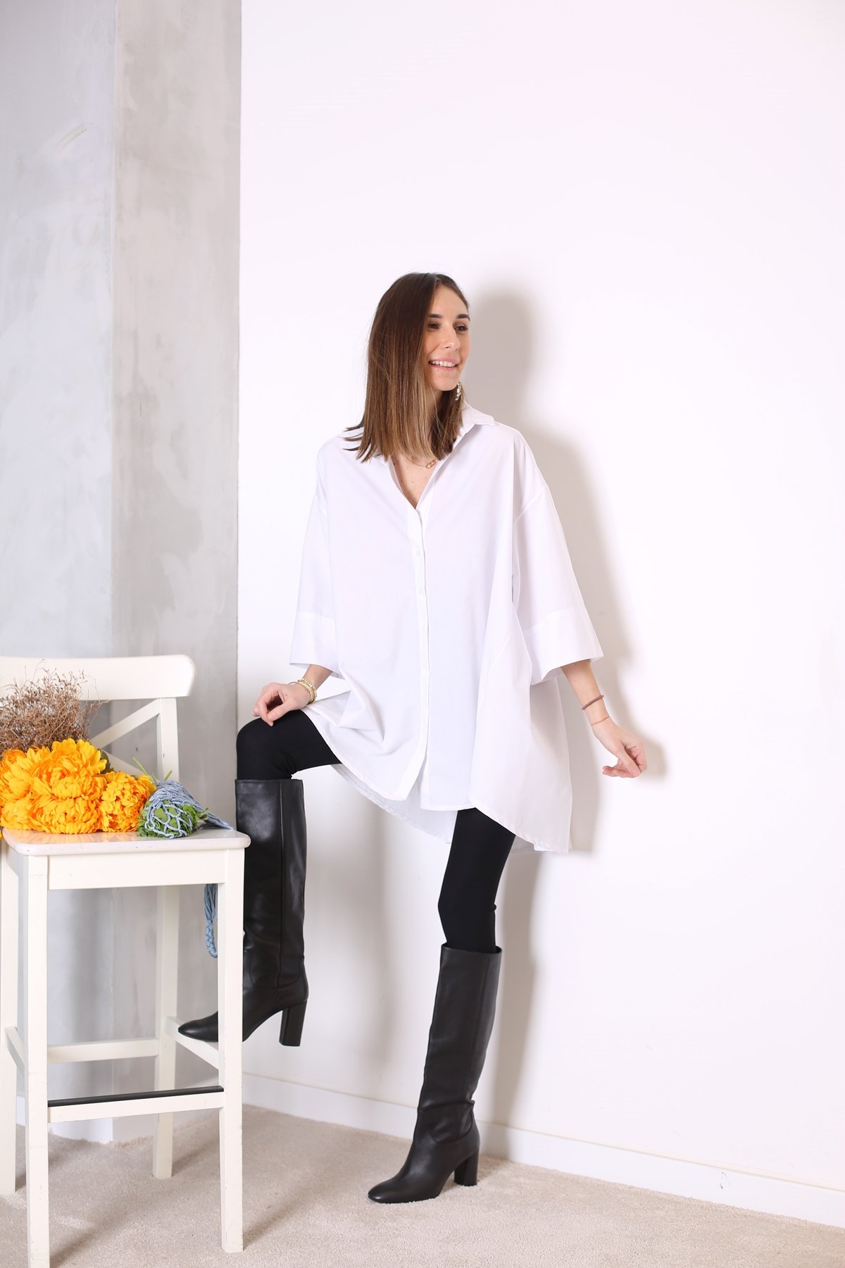 Beyaz Arkası Uzun Oversize Gömlek 24699