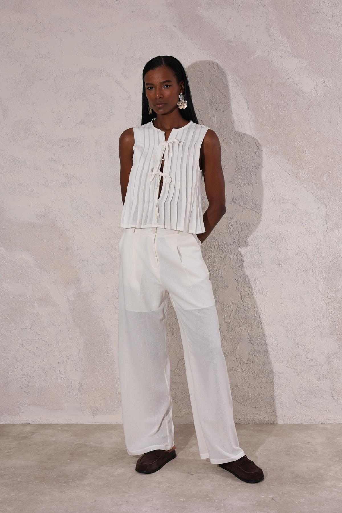 Beyaz Bağlamalı Bluz Pantolon Takım 