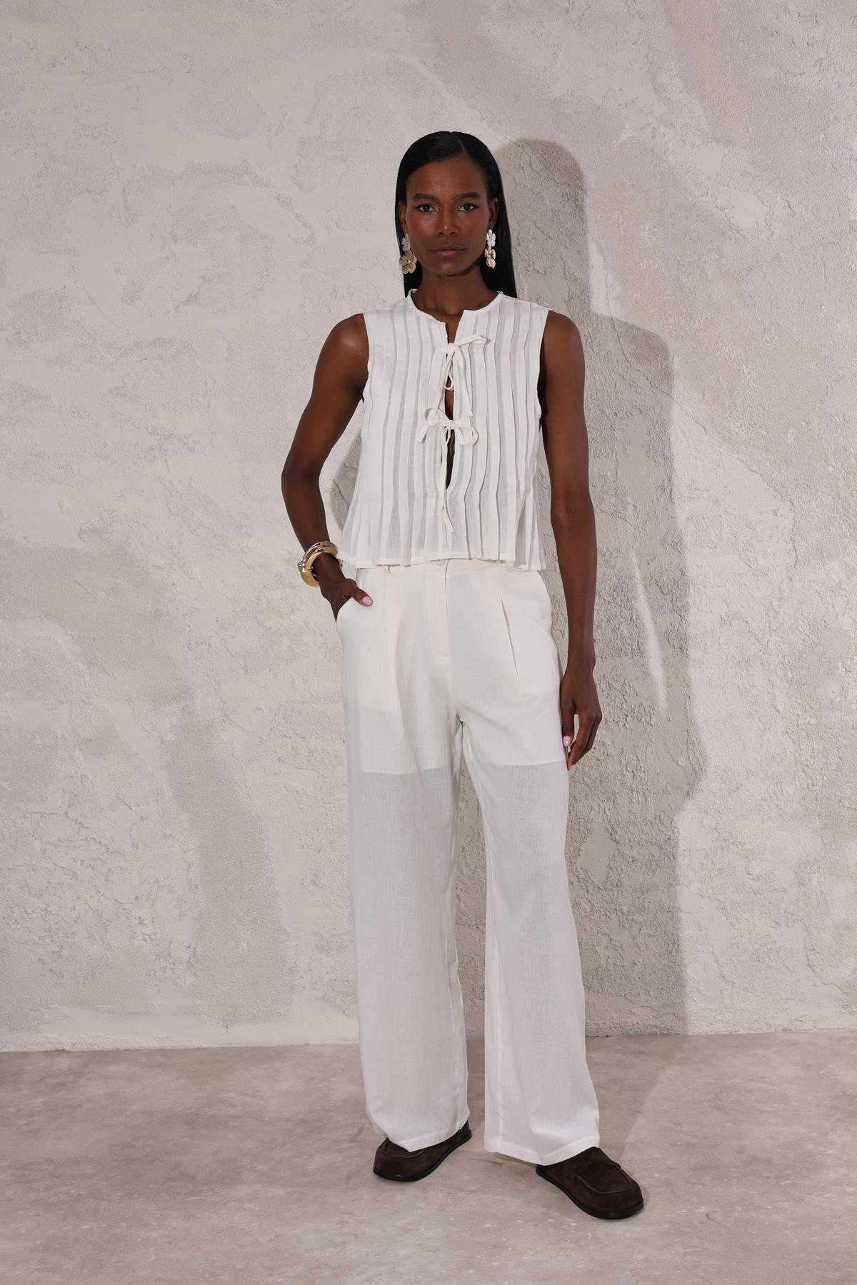 Beyaz Bağlamalı Bluz Pantolon Takım 