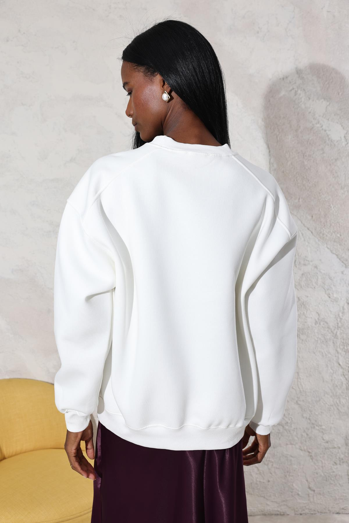 Beyaz Bisiklet Yaka Basic Sweatshirt 3408