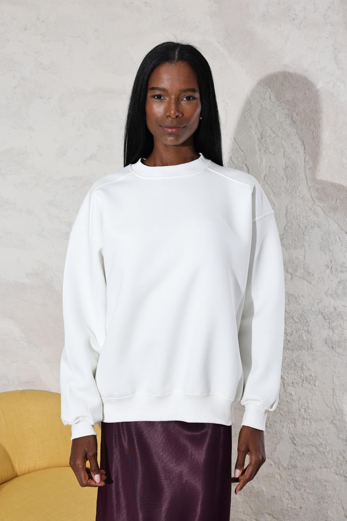 Beyaz Bisiklet Yaka Basic Sweatshirt 3408