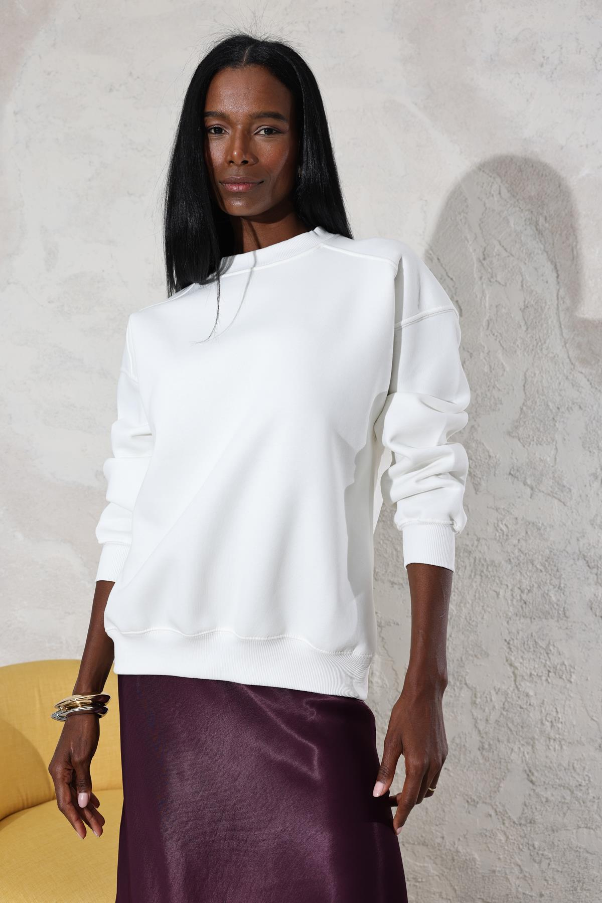Beyaz Bisiklet Yaka Basic Sweatshirt 3408