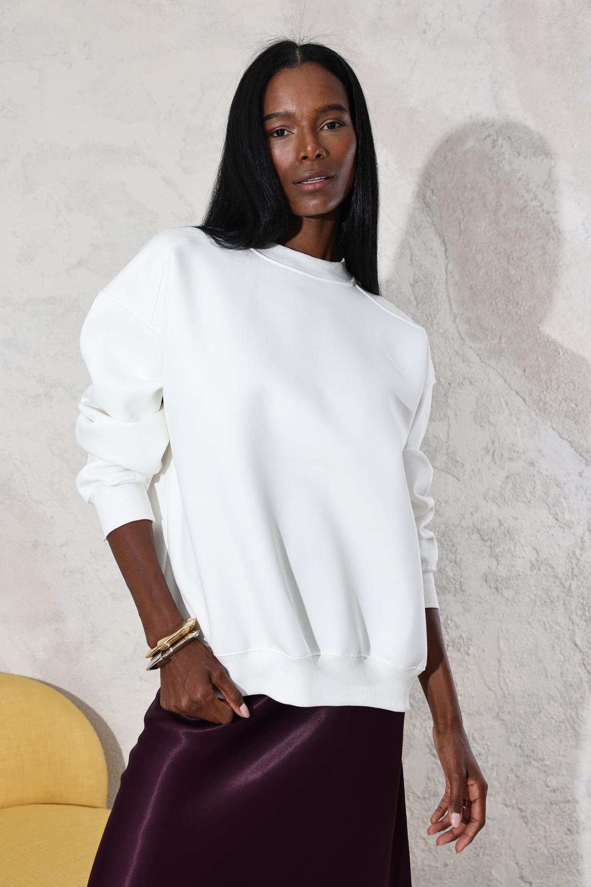 Beyaz Bisiklet Yaka Basic Sweatshirt 3408