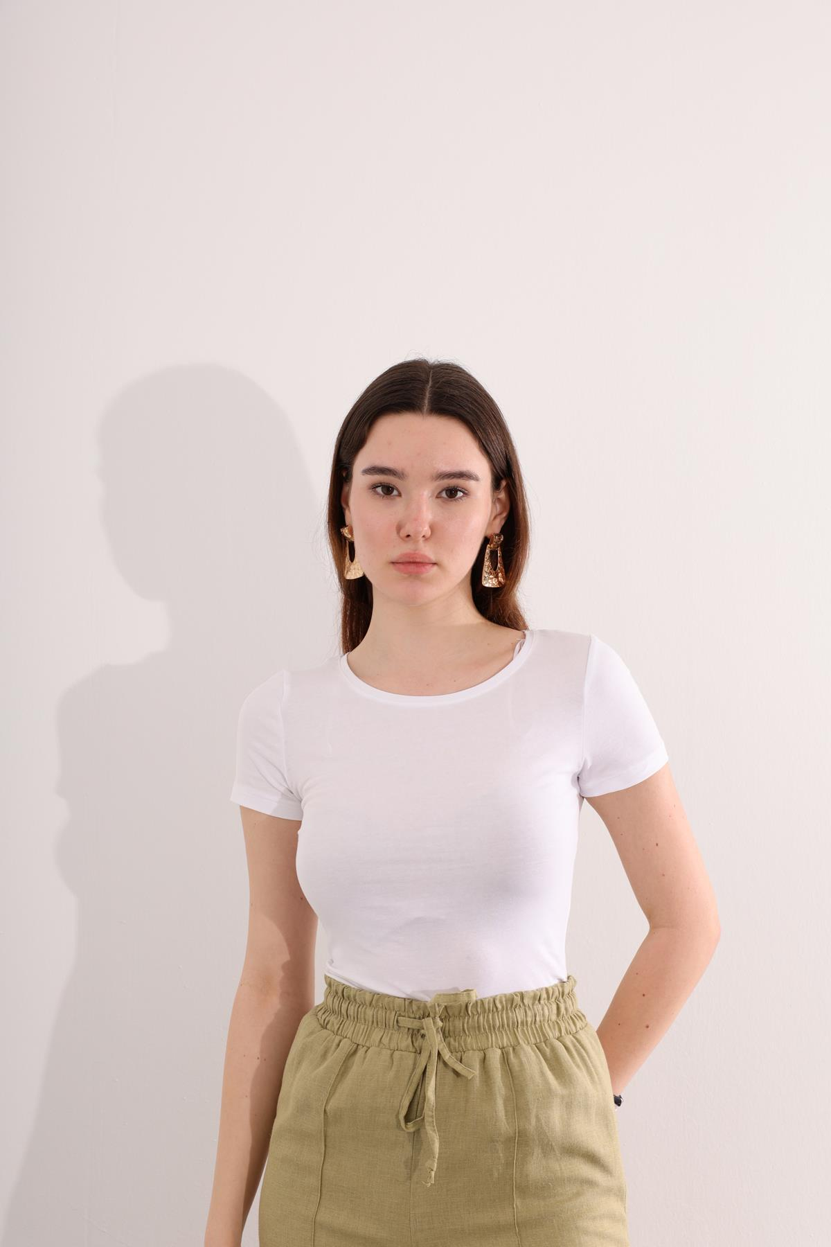 Beyaz Bisiklet Yaka Basic Tişört 