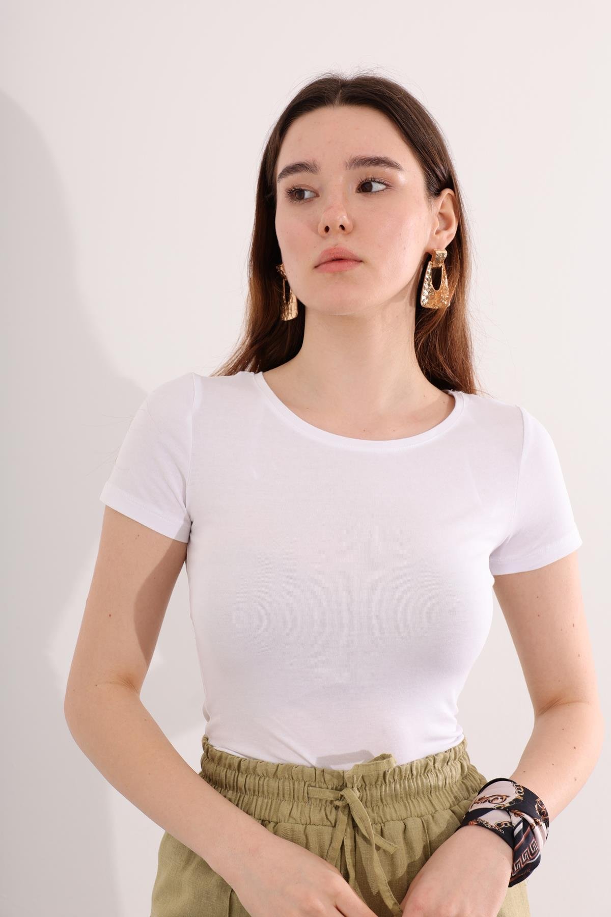 Beyaz Bisiklet Yaka Basic Tişört 