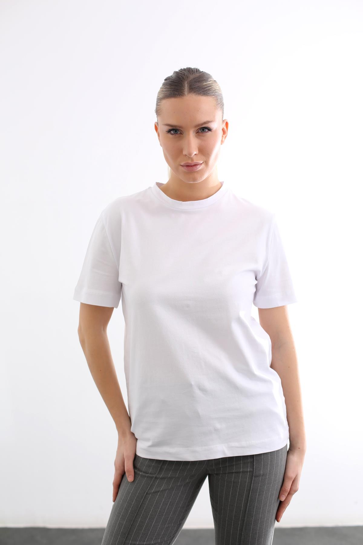 Beyaz Bisiklet Yaka Basic Tshirt 