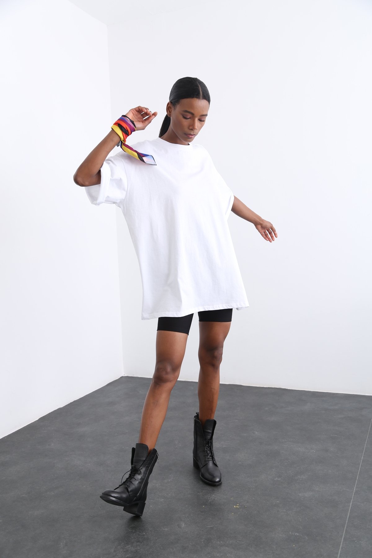 Beyaz Bisiklet Yaka Oversize Tshirt 12135