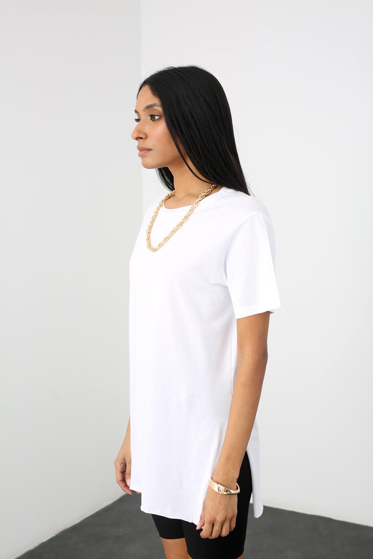 Beyaz Bisiklet Yaka Yanı Yırtmaçlı Tshirt 1482