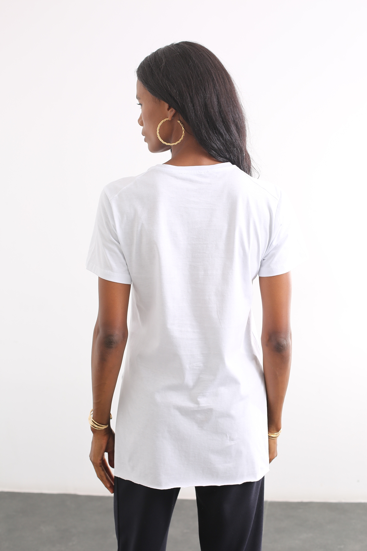 Beyaz Bisiklet Yaka Yırtmaçlı Tshirt 1482