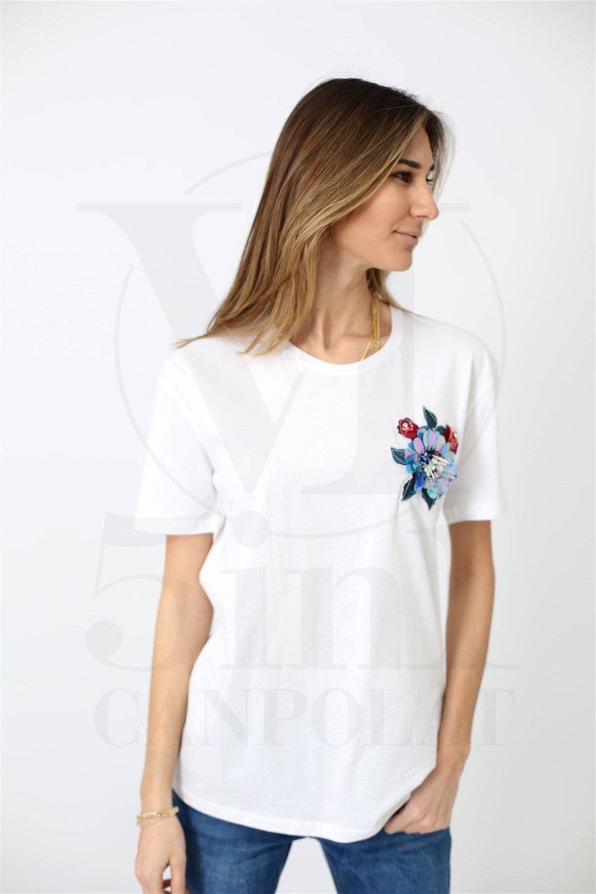 Beyaz Boncuk İşlemeli Beyaz Tshirt