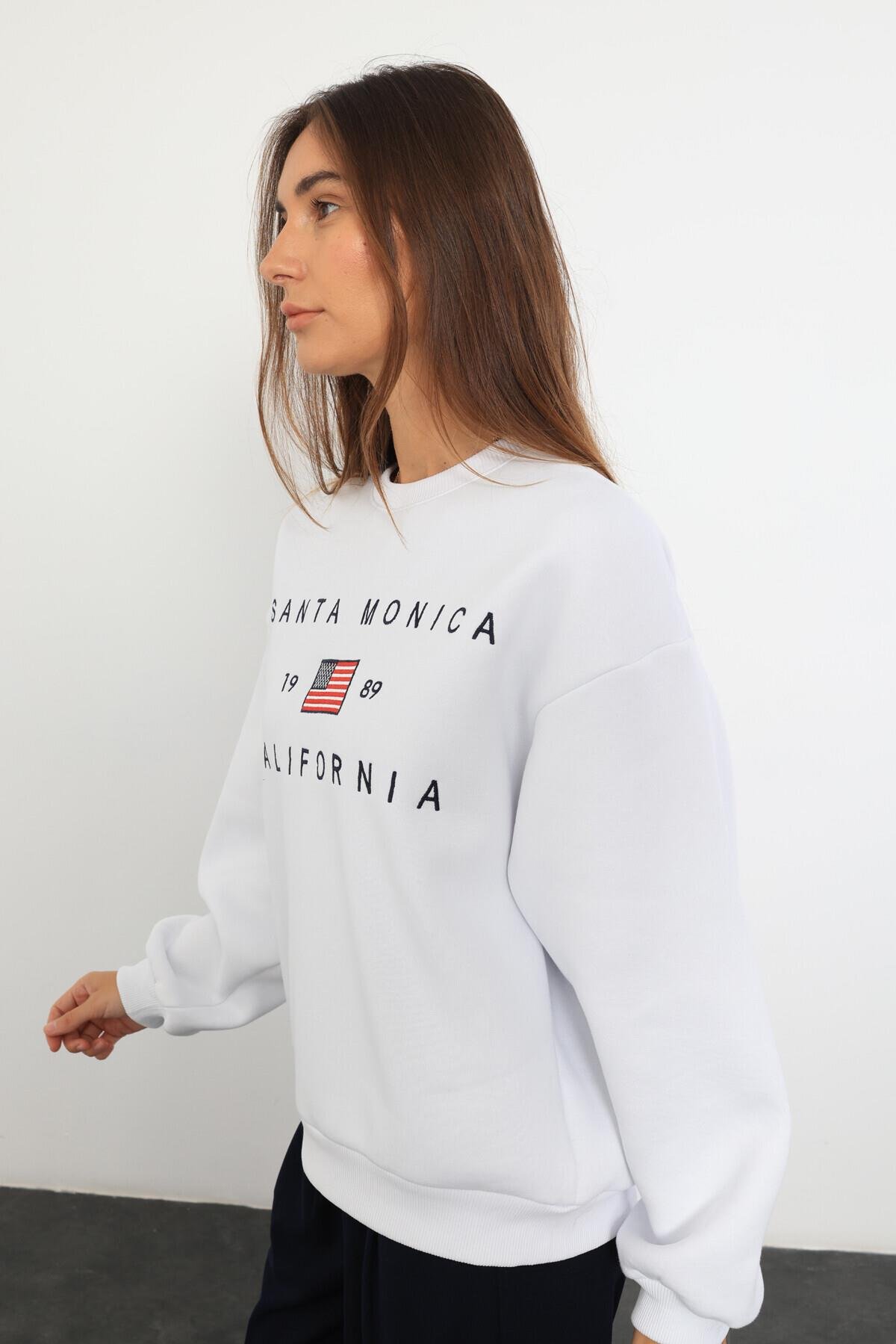 Beyaz California Nakışlı Sweatshirt 14411