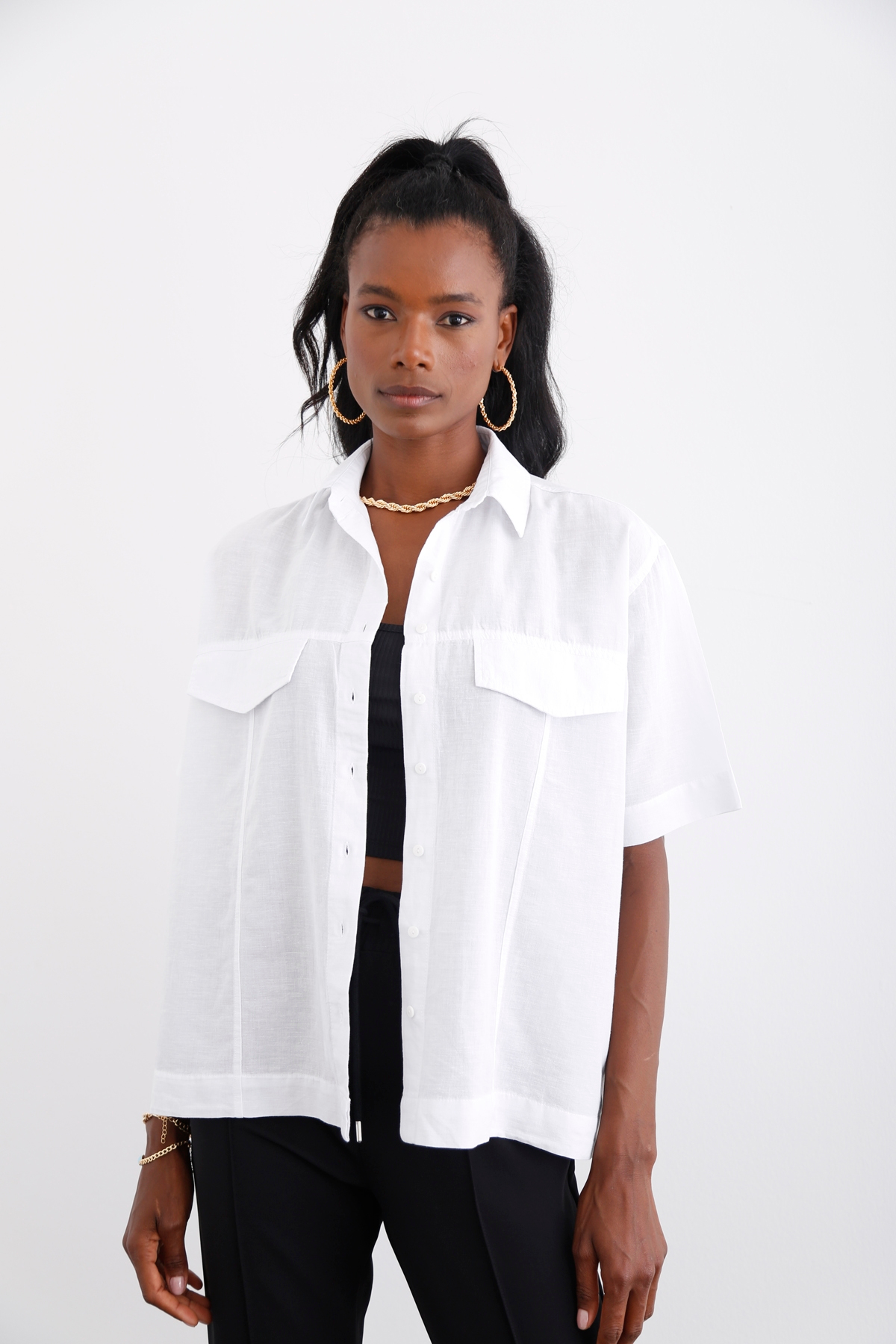 Beyaz Cep Detaylı Kısa Kol Gömlek 3658