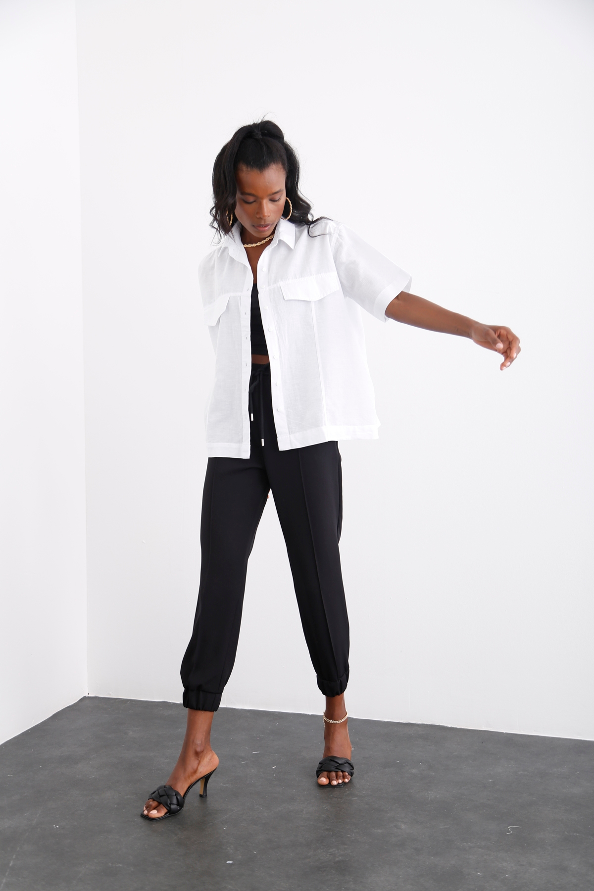 Beyaz Cep Detaylı Kısa Kol Gömlek 3658