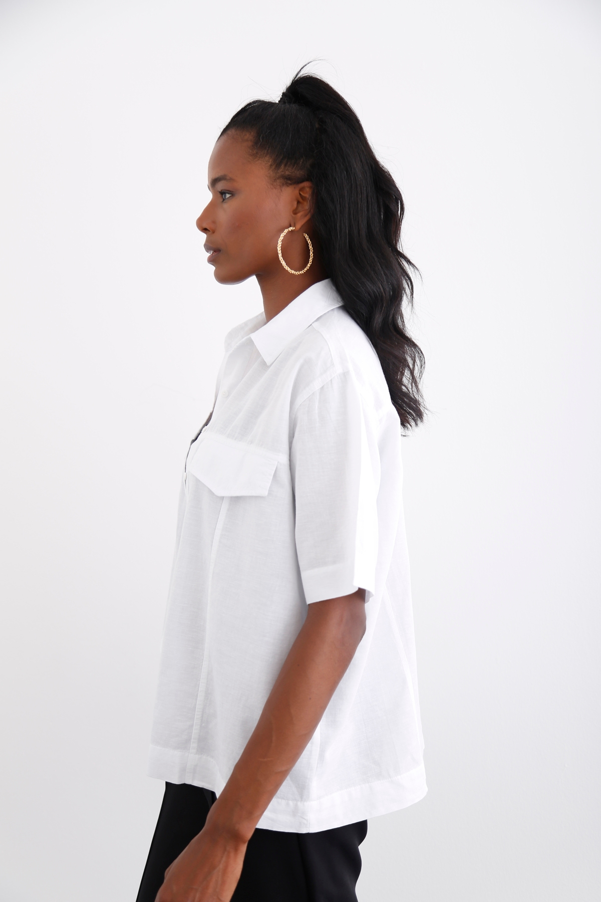 Beyaz Cep Detaylı Kısa Kol Gömlek 3658