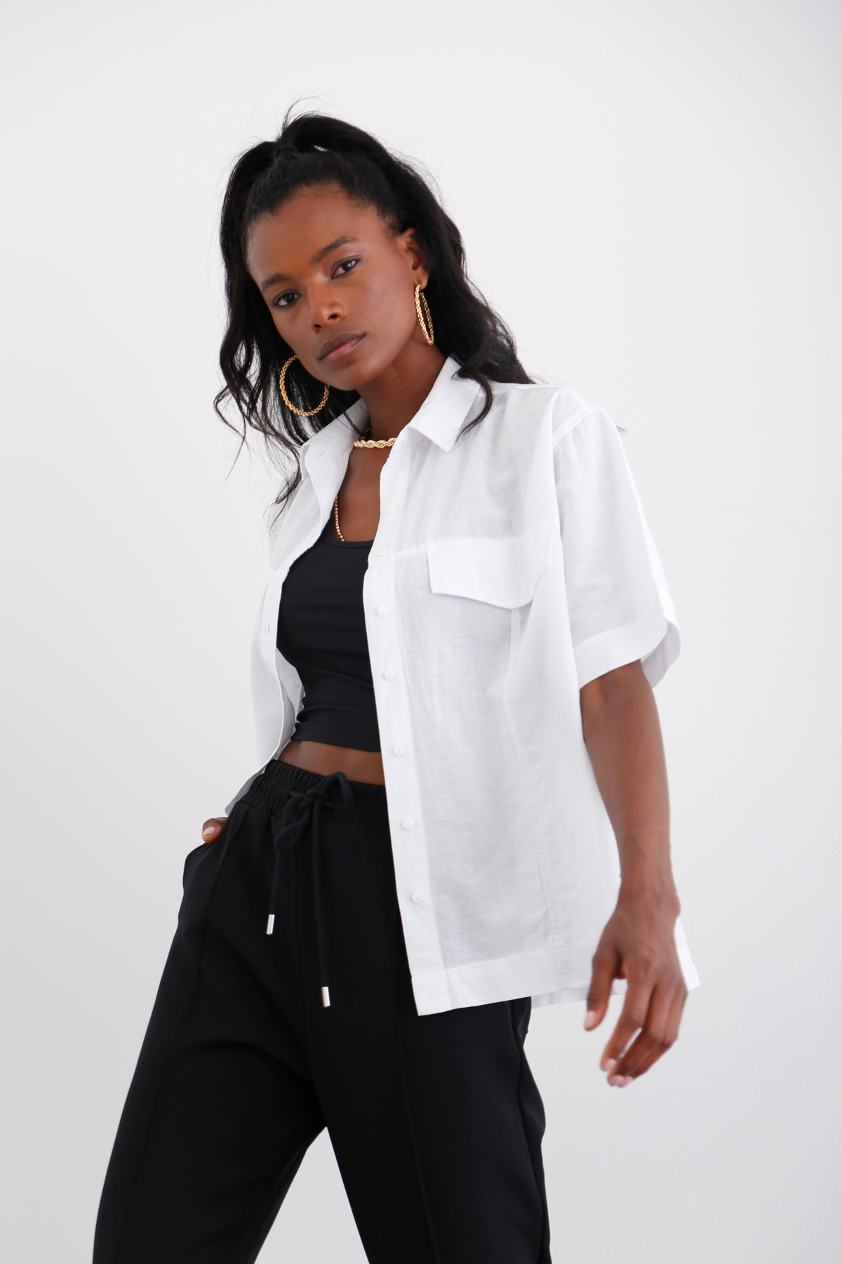 Beyaz Cep Detaylı Kısa Kol Gömlek 3658