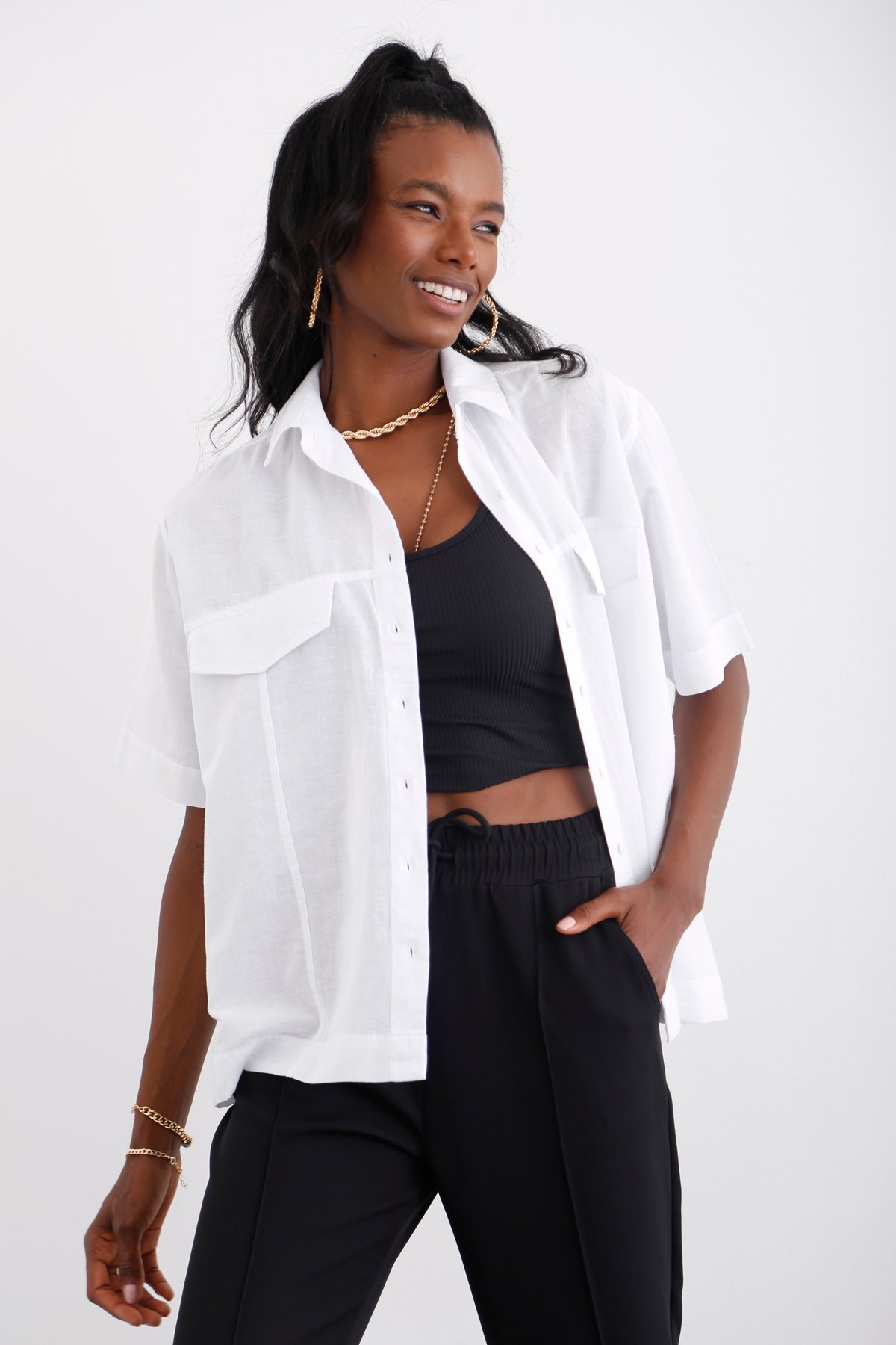 Beyaz Cep Detaylı Kısa Kol Gömlek 3658