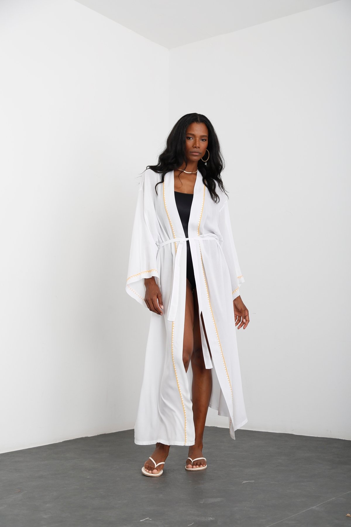 Beyaz Çiçek Baskılı Kuşaklı Kimono 518