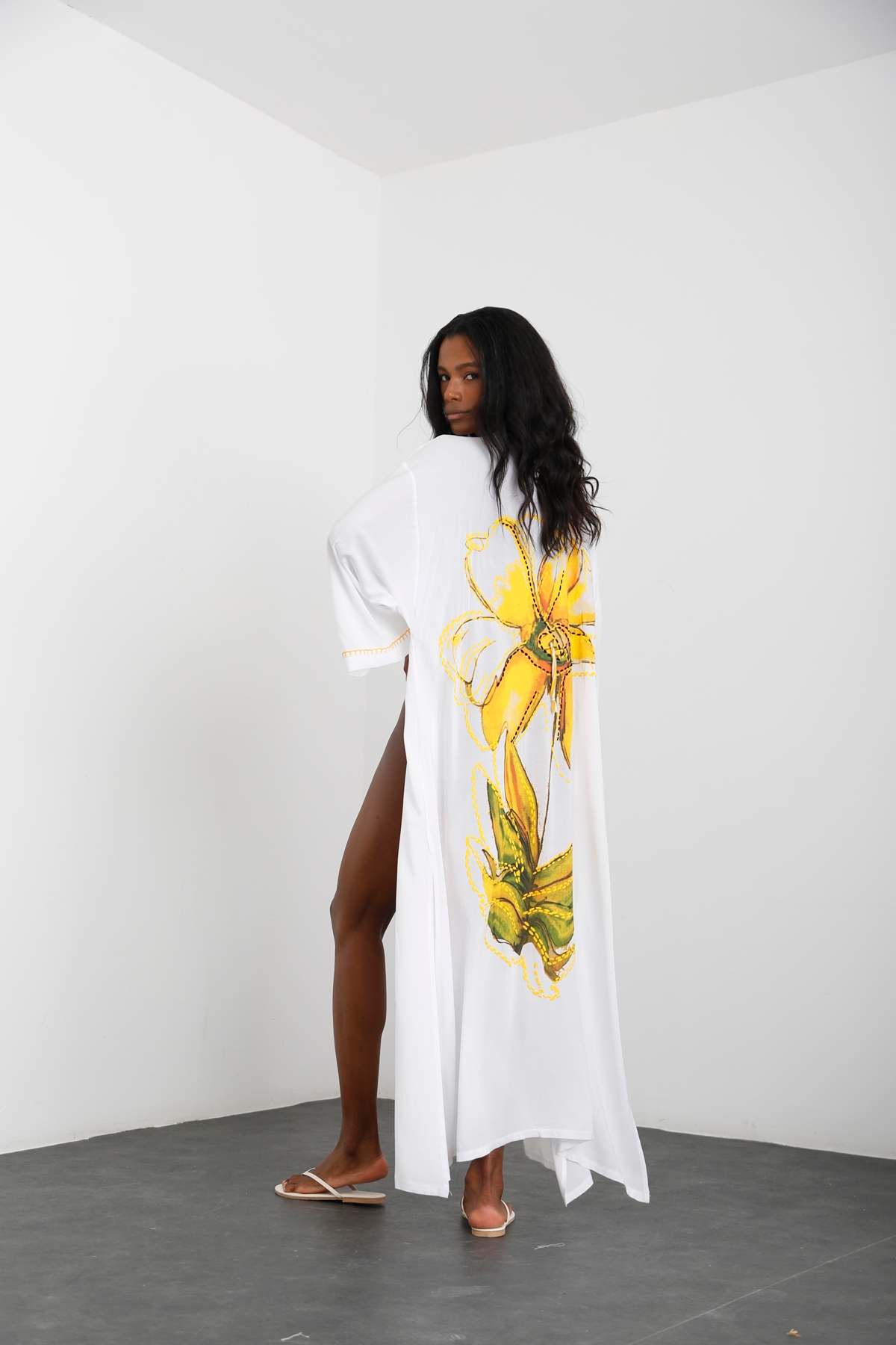 Beyaz Çiçek Baskılı Kuşaklı Kimono 518