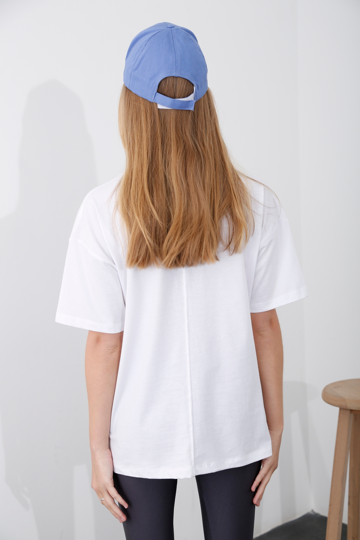 Beyaz Çiçek Nakışlı Tshirt 210009