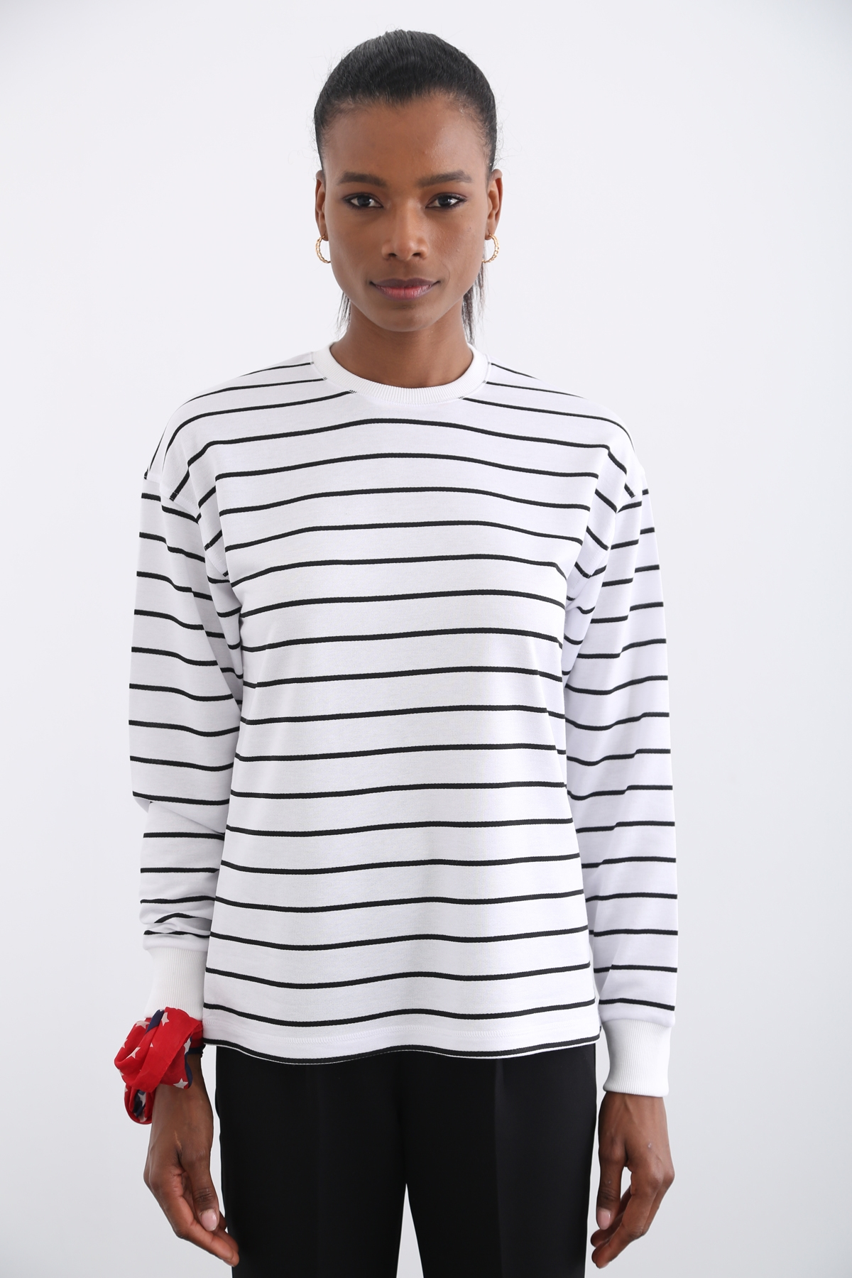 Beyaz Çizgili Sweatshirt 