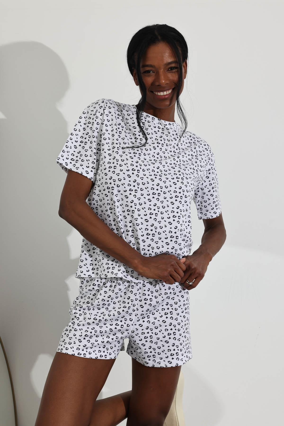 Beyaz Desenli Şortlu Pijama Takım 