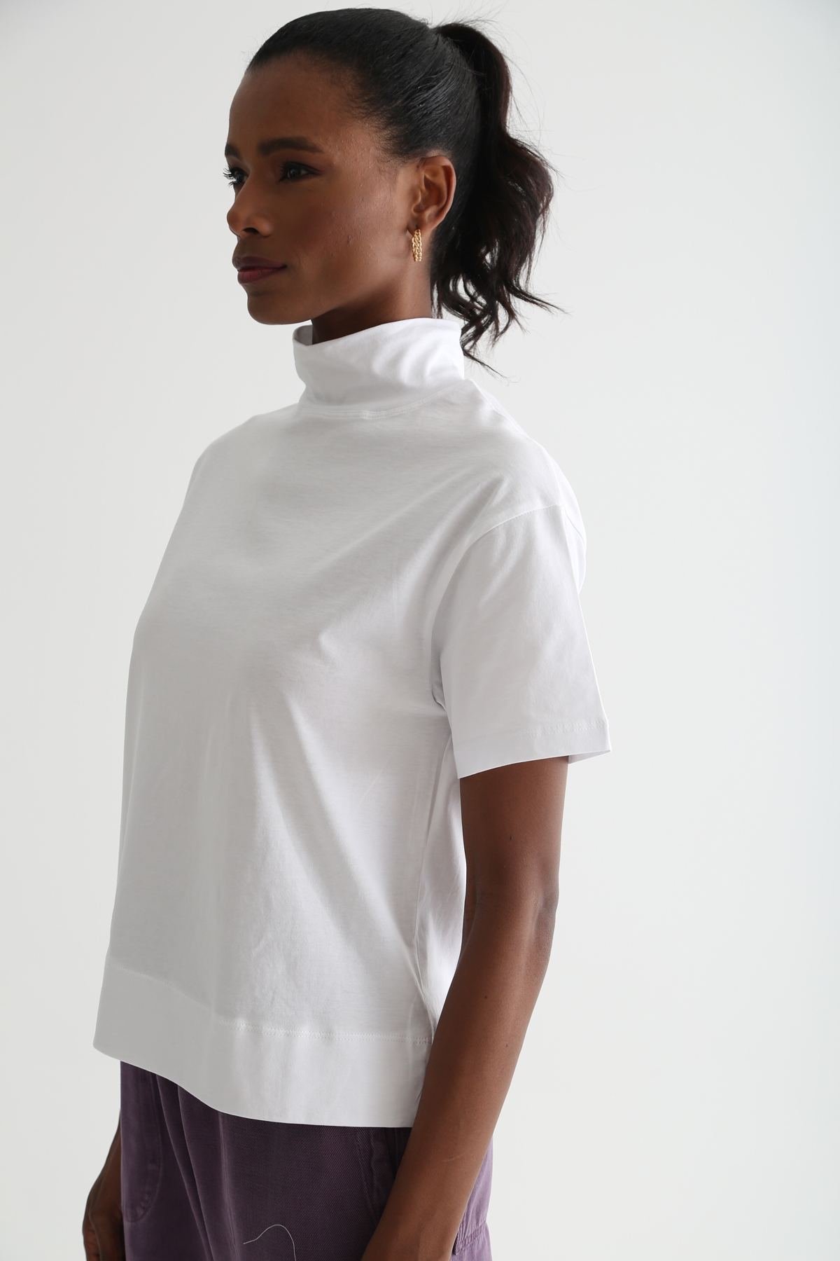 Beyaz Dik Yaka Basic Tshirt 