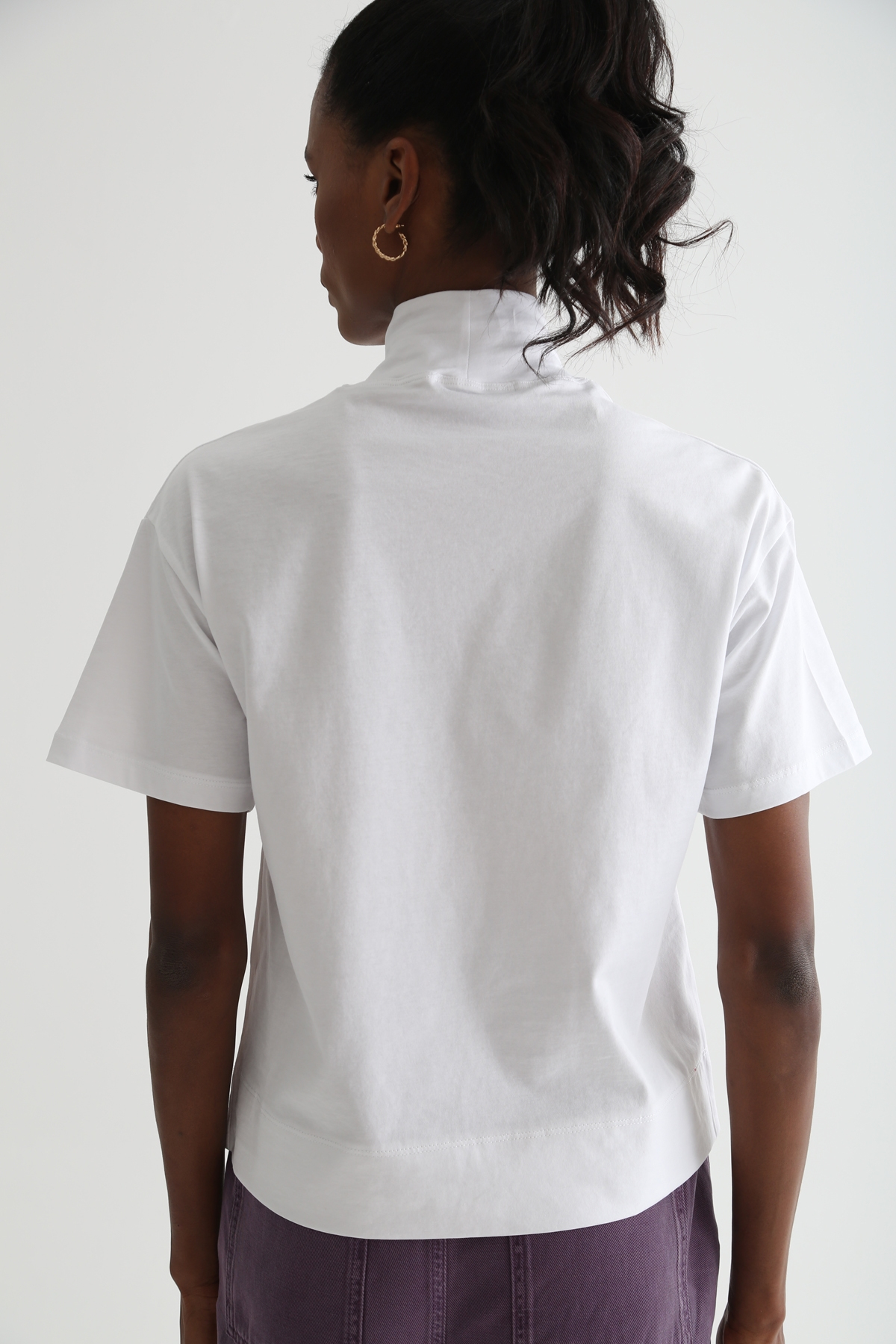 Beyaz Dik Yaka Basic Tshirt 