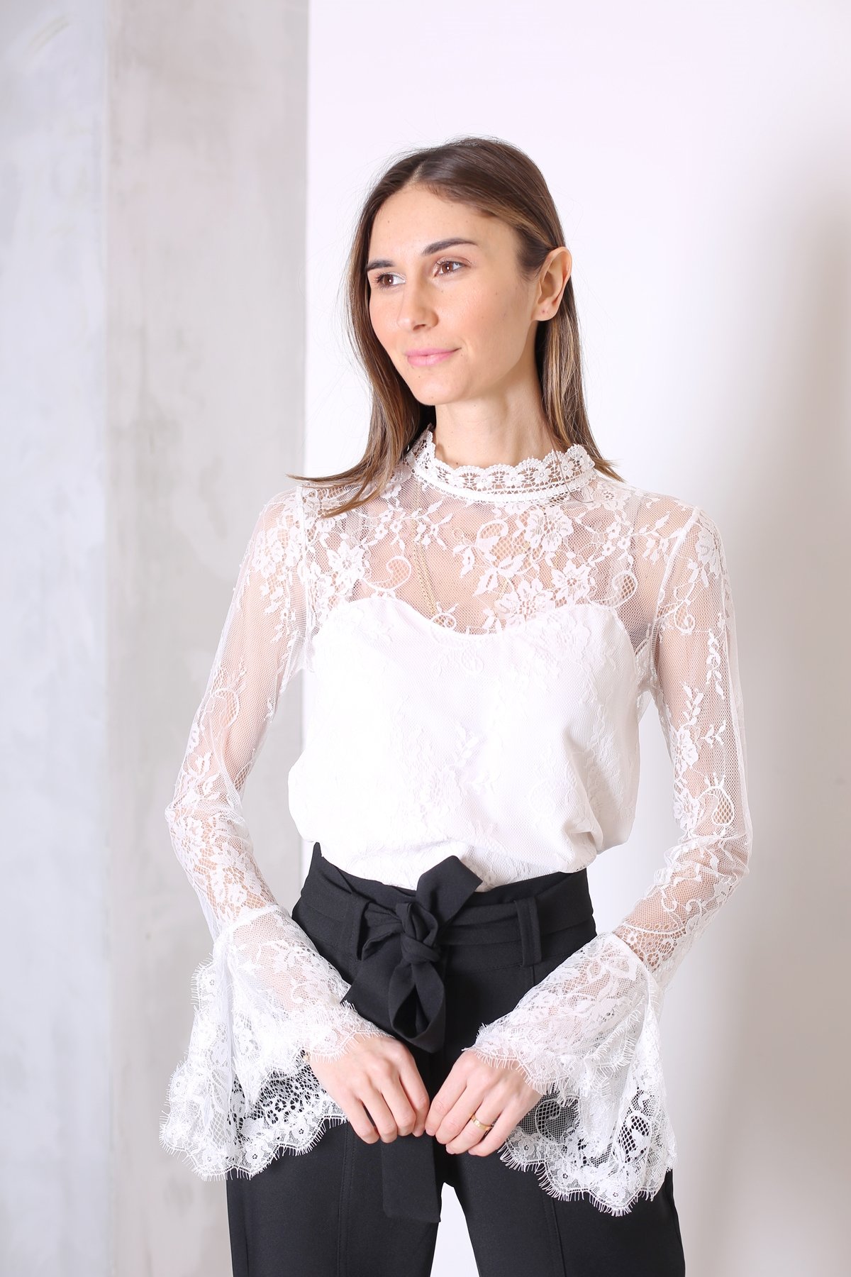 Beyaz Dik Yaka Dantel Bluz 230976