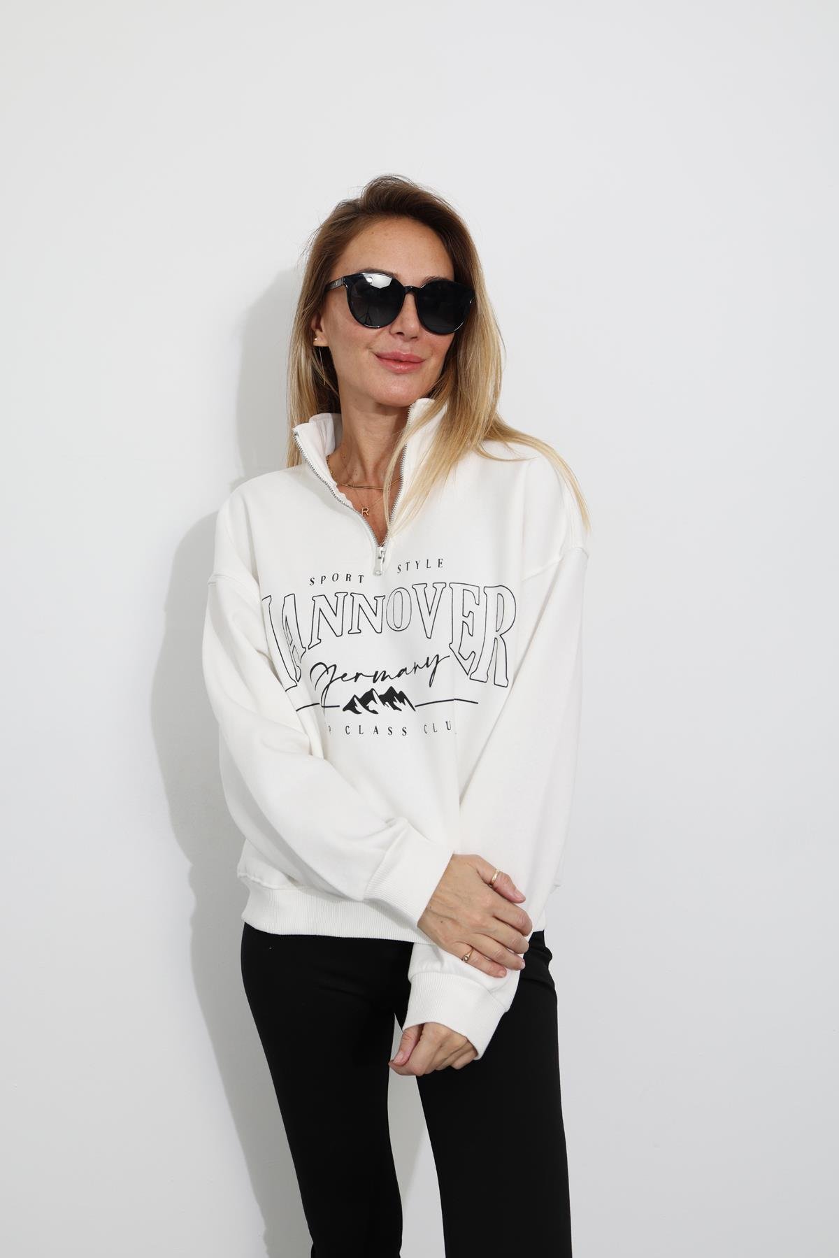 Beyaz Dik Yaka Fermuarlı Sweatshirt 