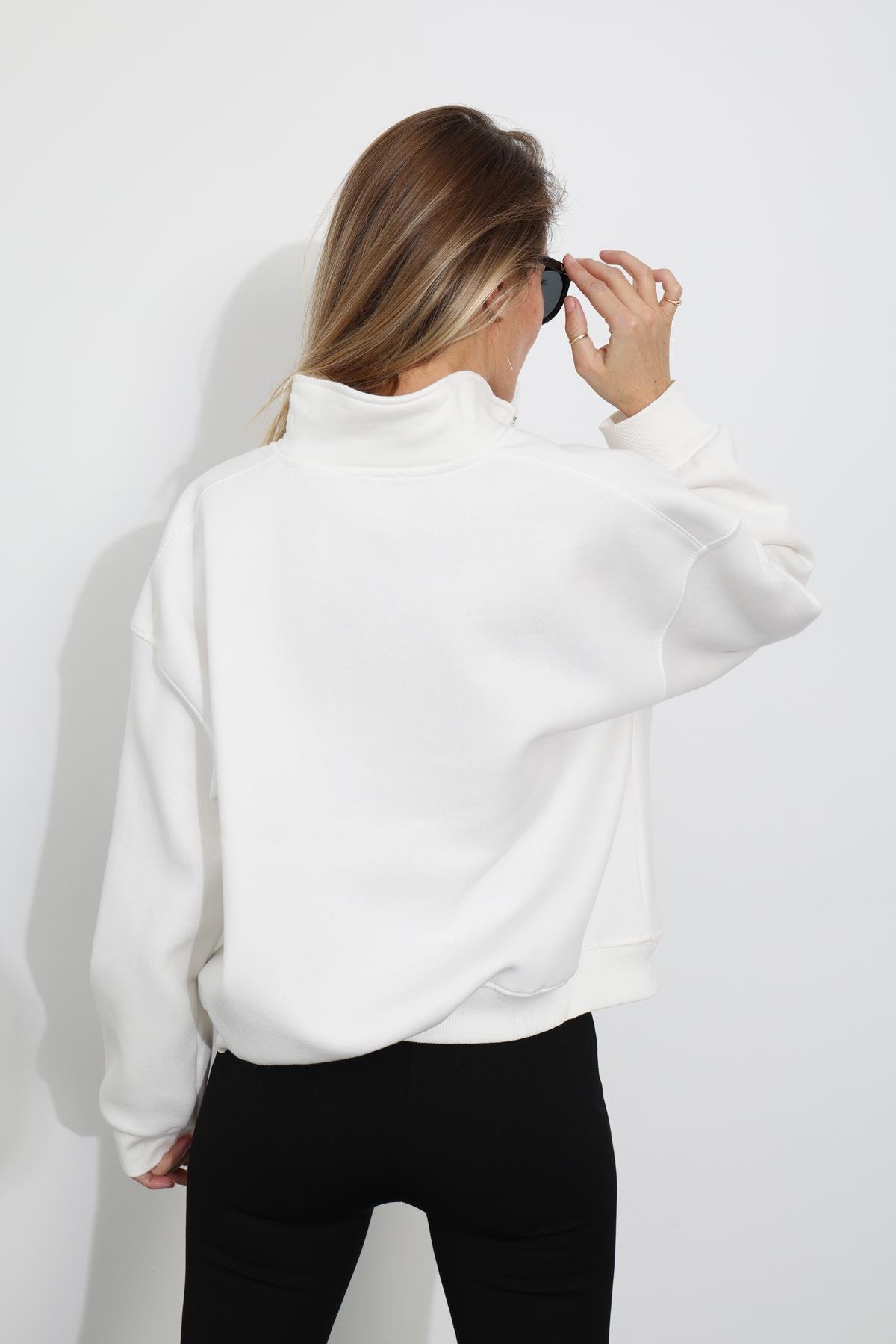 Beyaz Dik Yaka Fermuarlı Sweatshirt 