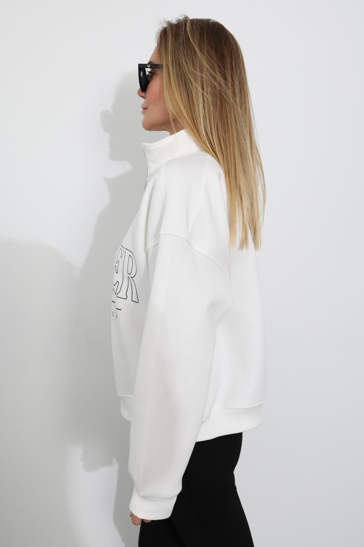 Beyaz Dik Yaka Fermuarlı Sweatshirt 