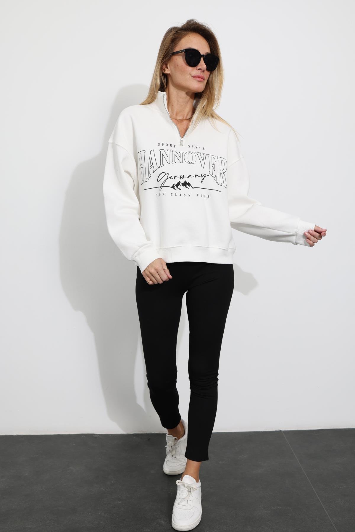 Beyaz Dik Yaka Fermuarlı Sweatshirt 