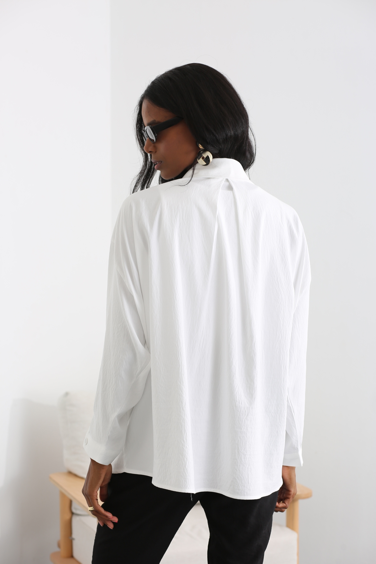 Beyaz Dökümlü Oversize Gömlek 11474