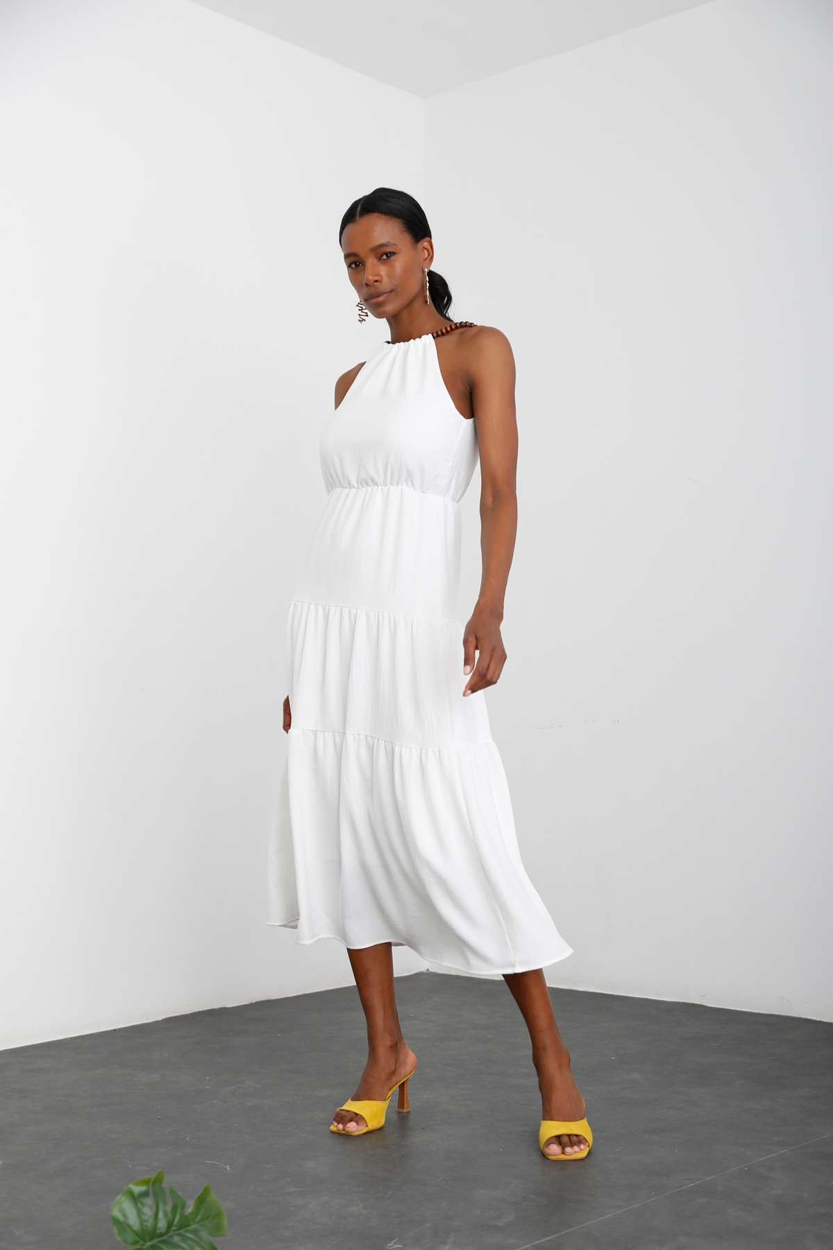 Beyaz Halter Yaka Katlı Elbise 13281