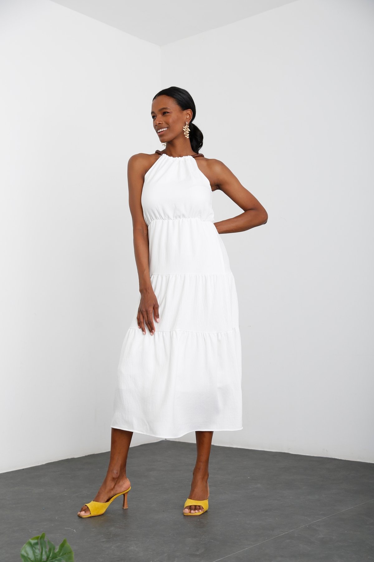 Beyaz Halter Yaka Katlı Elbise 13281
