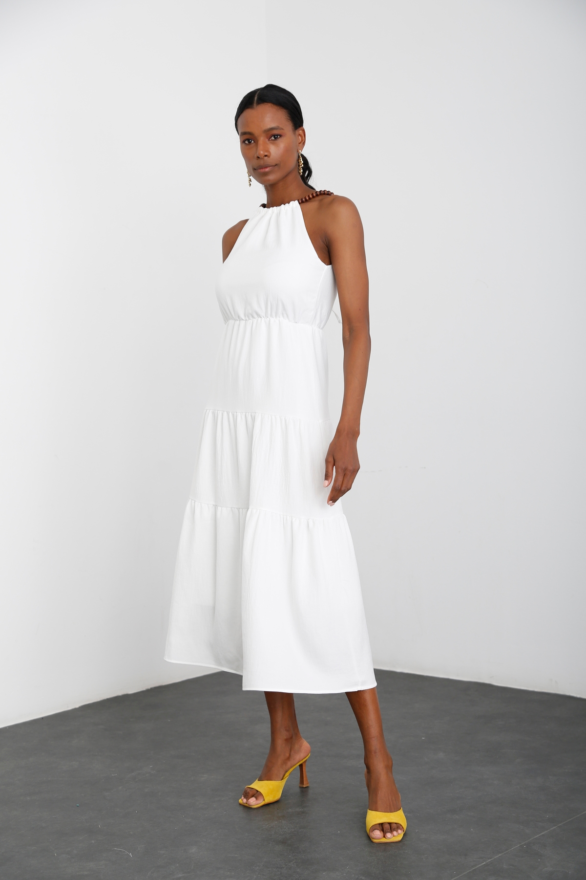 Beyaz Halter Yaka Katlı Elbise 13281