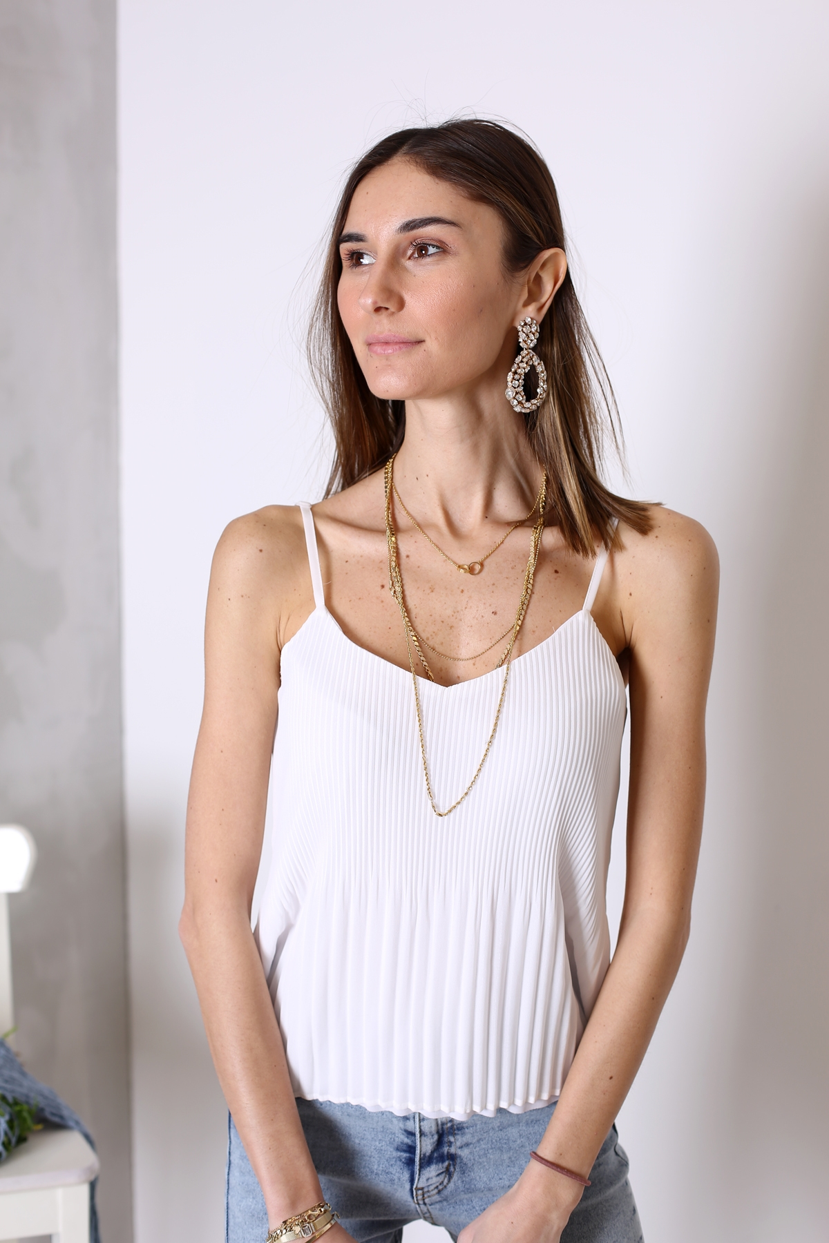 Beyaz İp Askılı Piliseli Bluz M32645