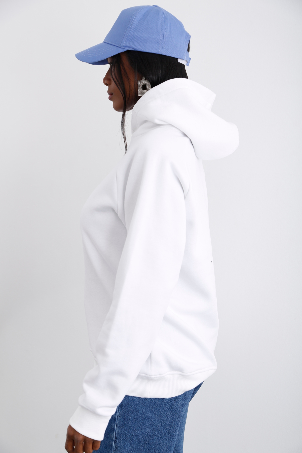 Beyaz Kapüşonlu Şardonlu Sweatshirt 