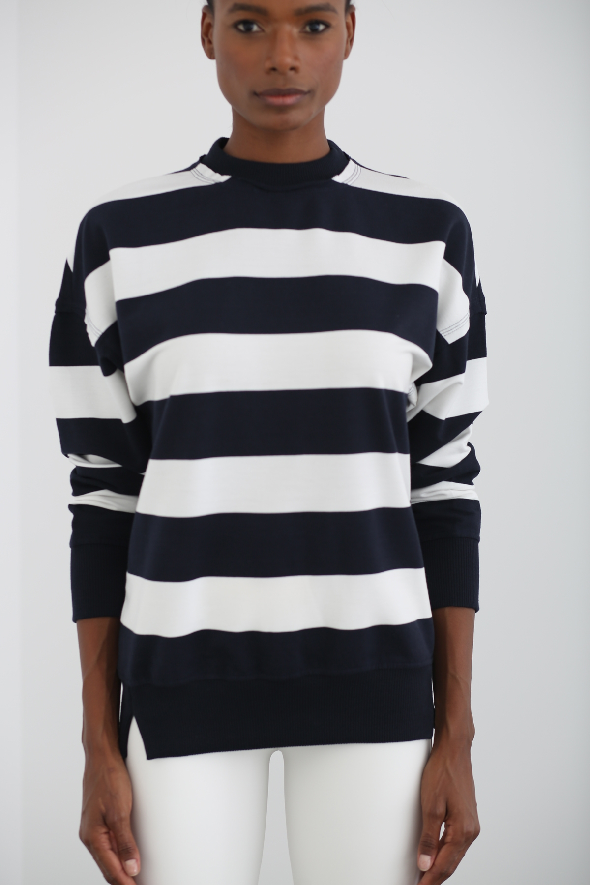 Beyaz-Lacivert Kalın Çizgili Basic Sweatshirt 