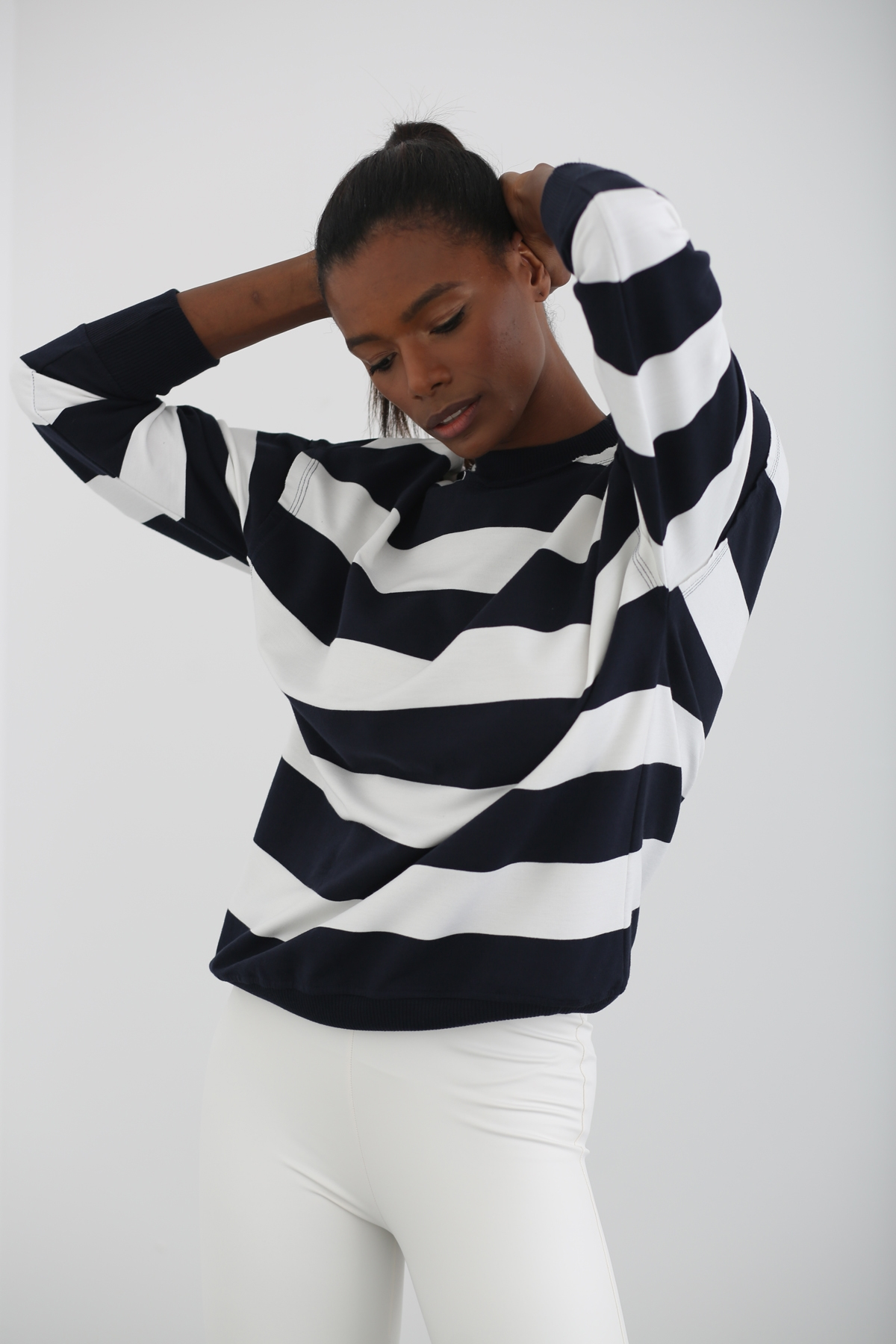 Beyaz-Lacivert Kalın Çizgili Basic Sweatshirt 