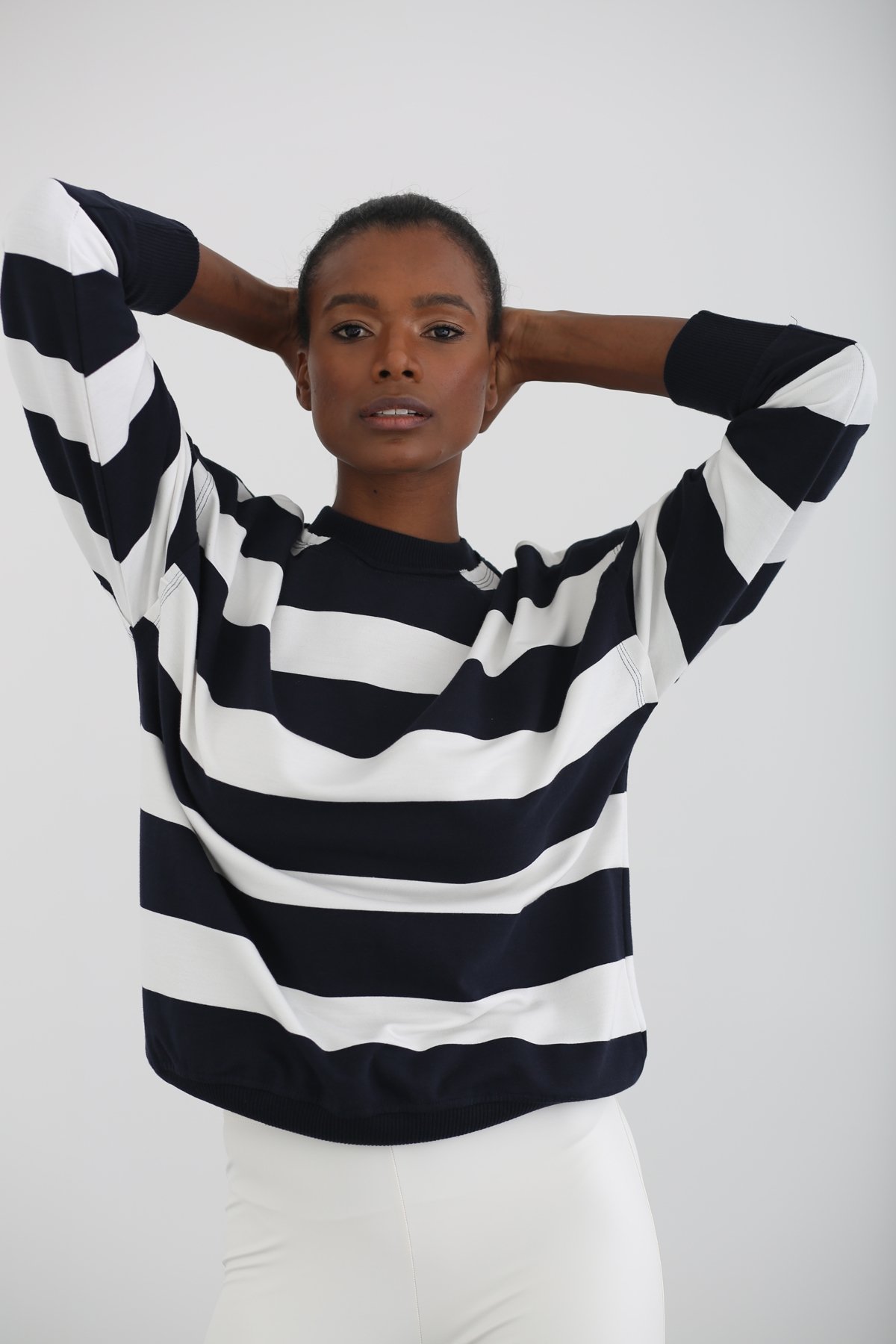 Beyaz-Lacivert Kalın Çizgili Basic Sweatshirt 