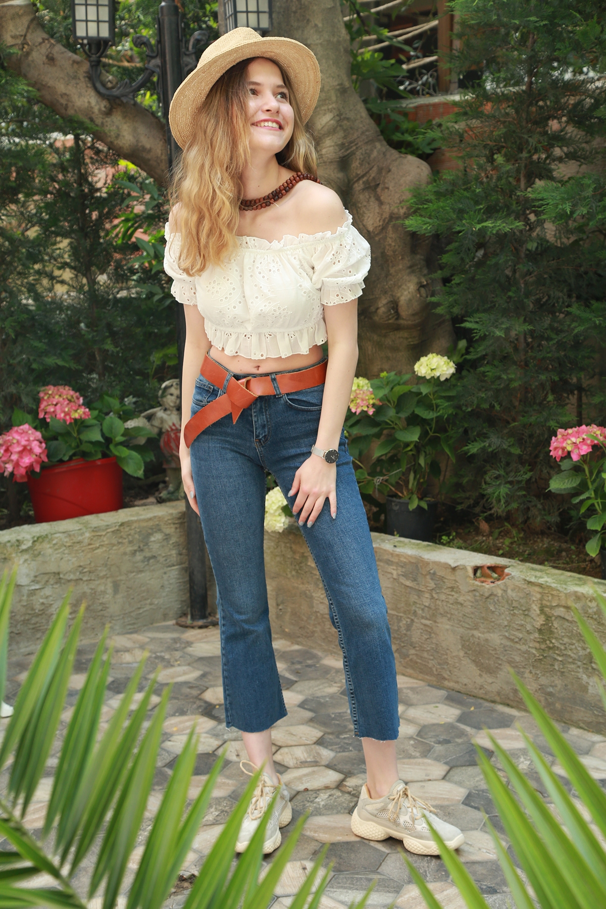 Beyaz Madonna Yaka Fisto Crop