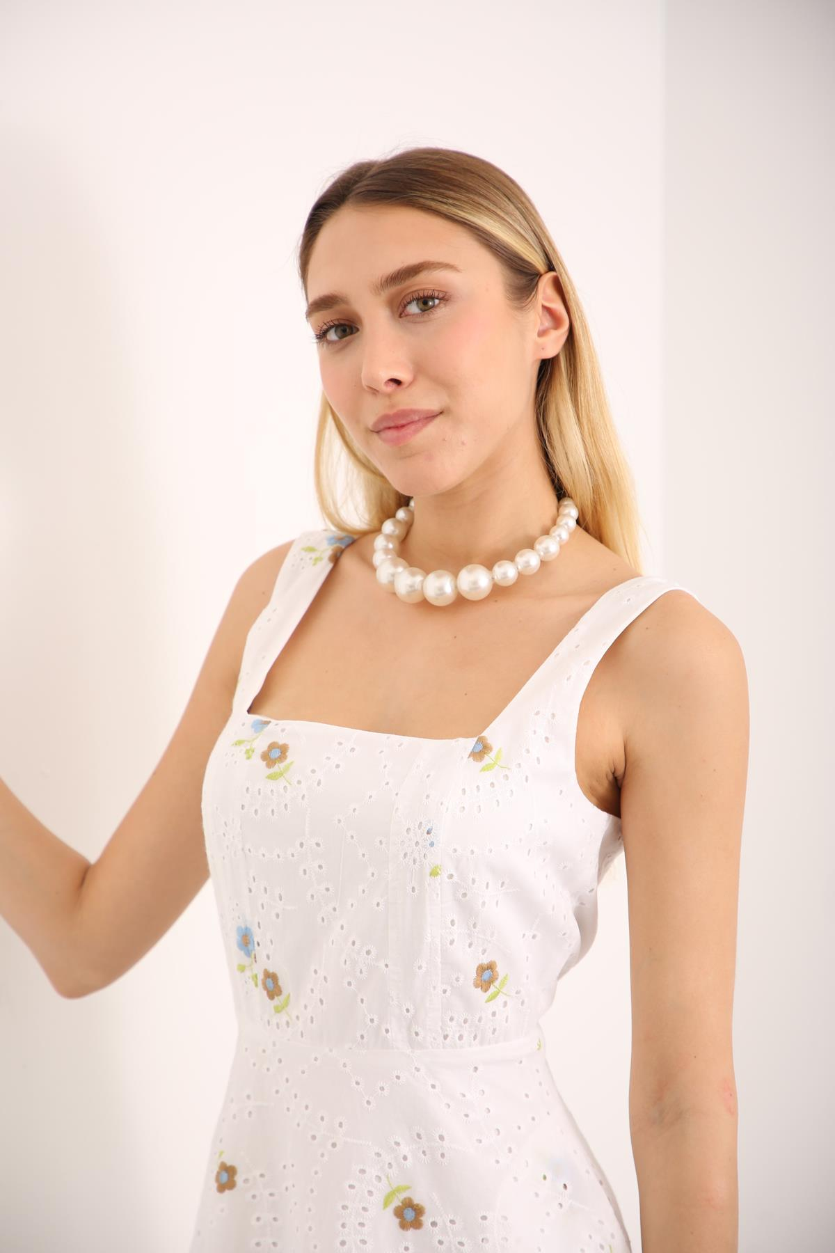 Beyaz Nakışlı Fistolu Elbise 14369