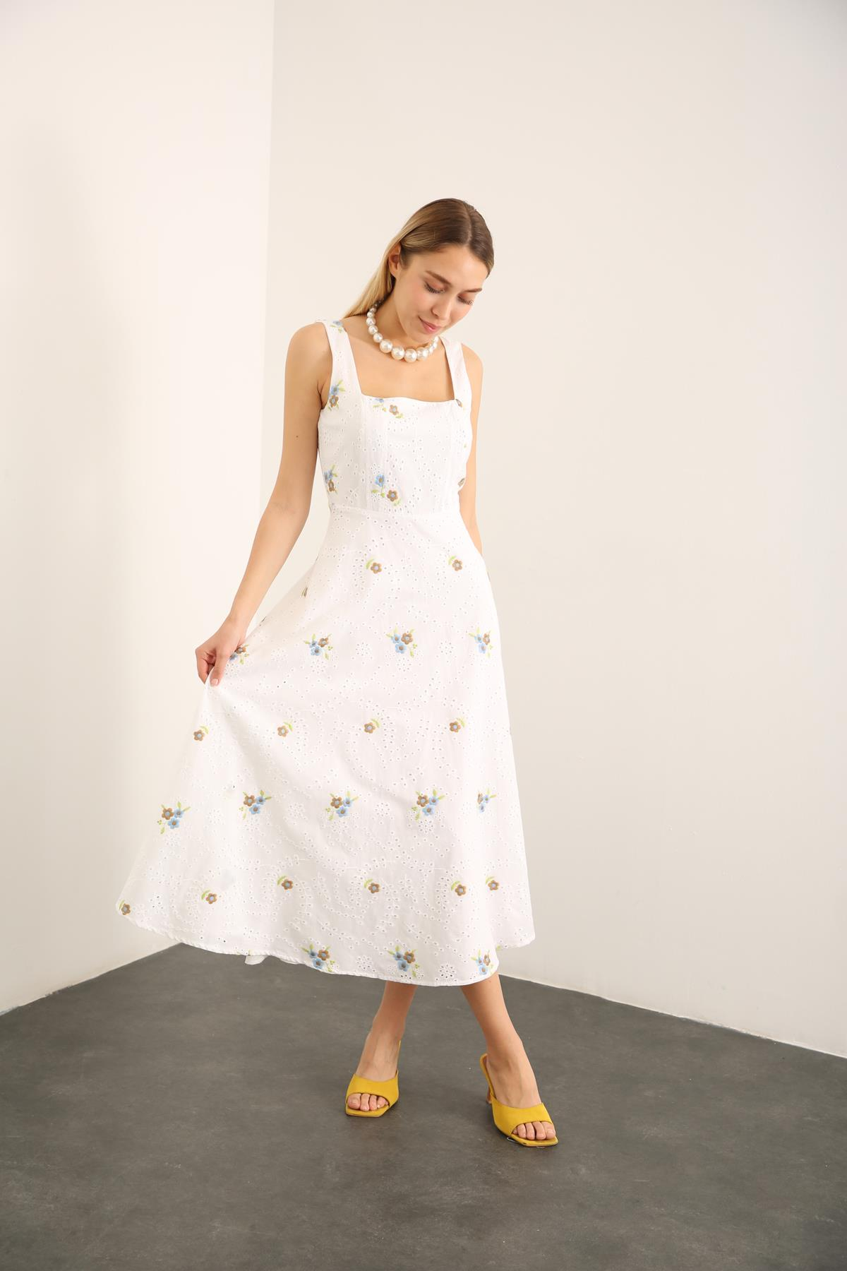 Beyaz Nakışlı Fistolu Elbise 14369