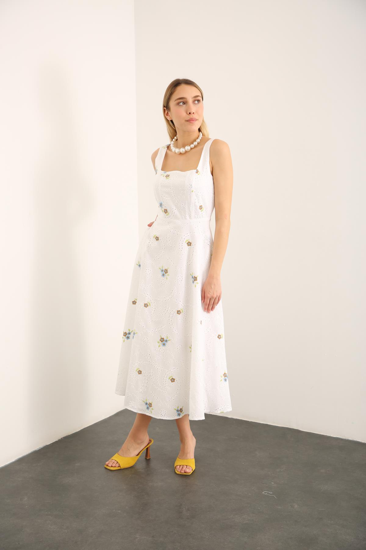 Beyaz Nakışlı Fistolu Elbise 14369