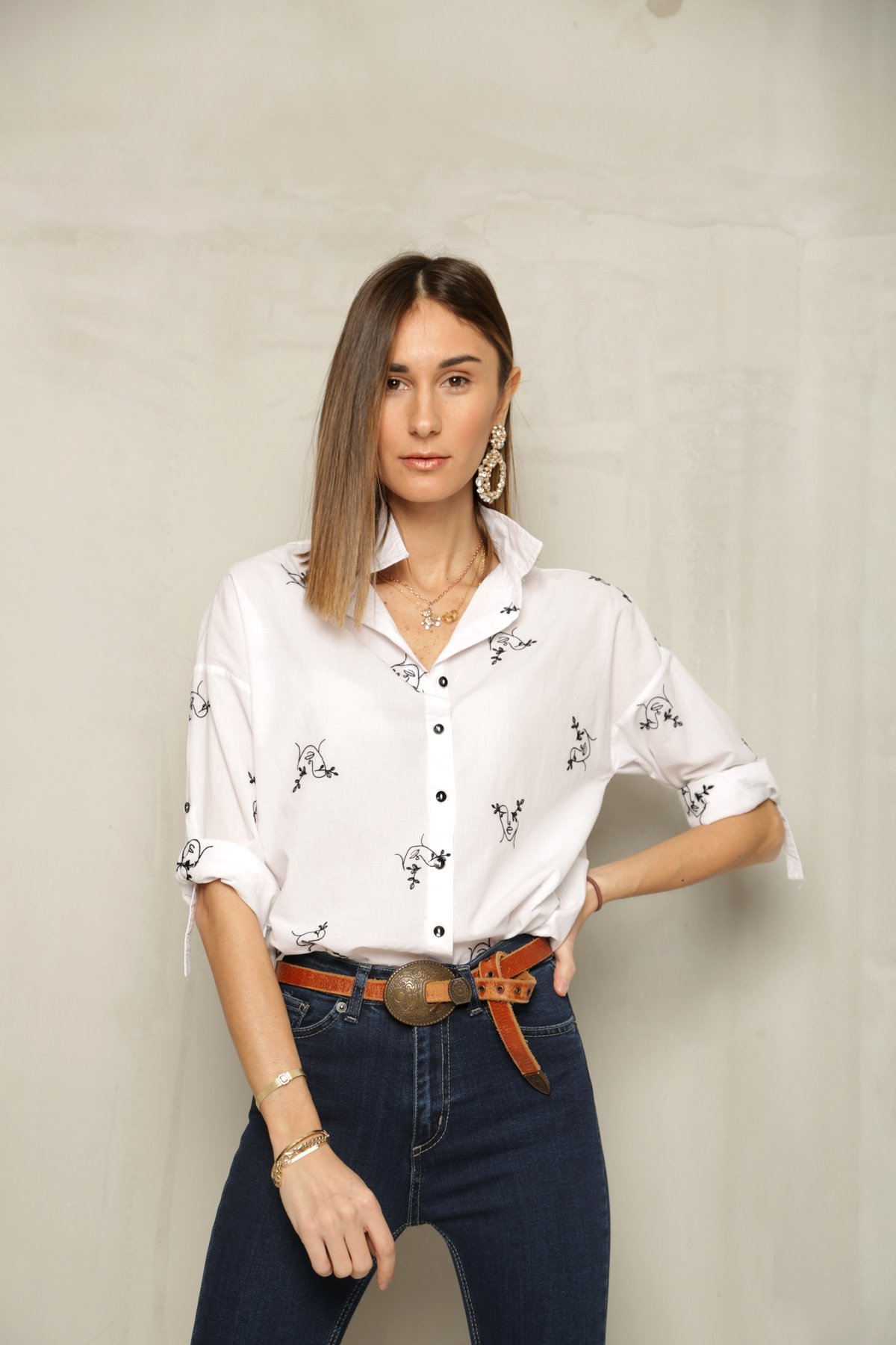 Beyaz Nakışlı Gömlek 3412