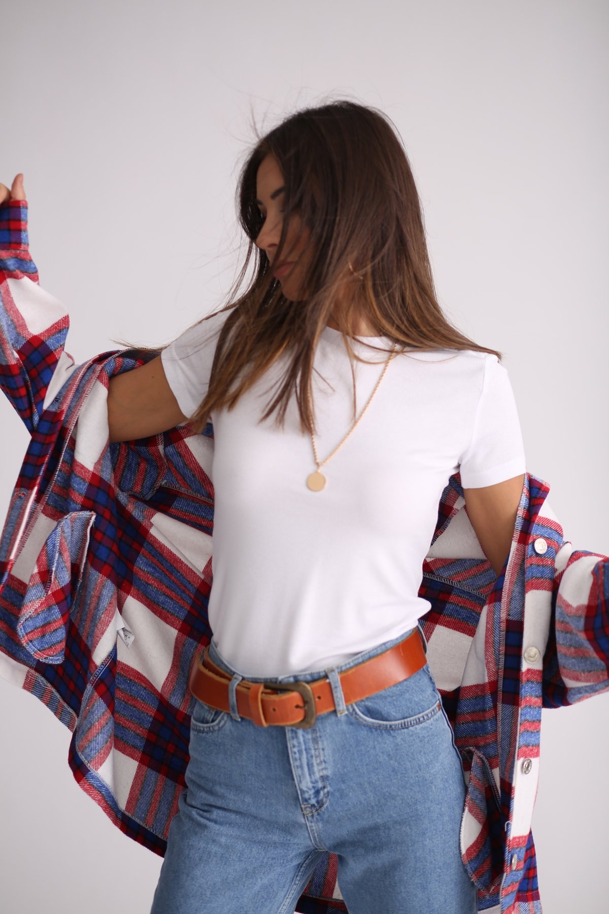 Beyaz Omzu  Düğme Detaylı Tshirt 