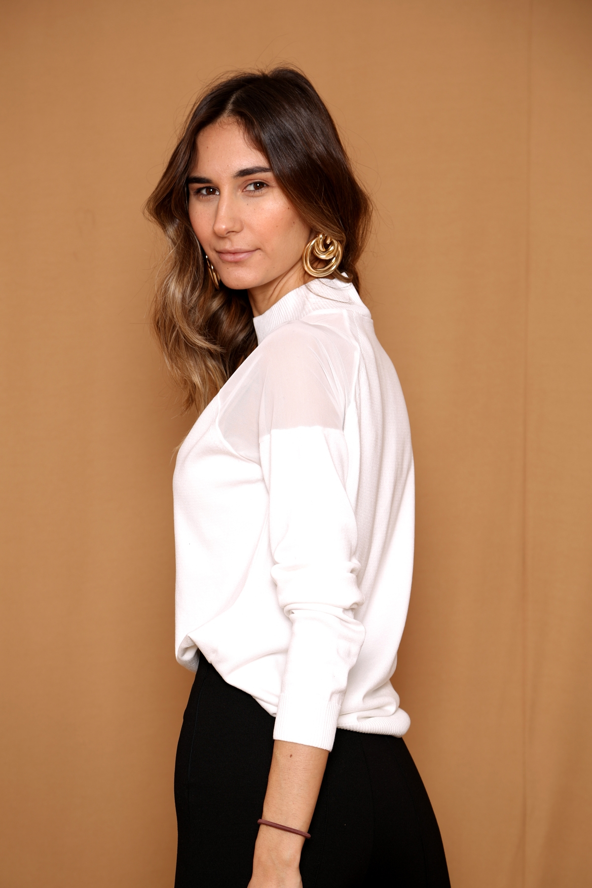 Beyaz Omzu Transparan Triko